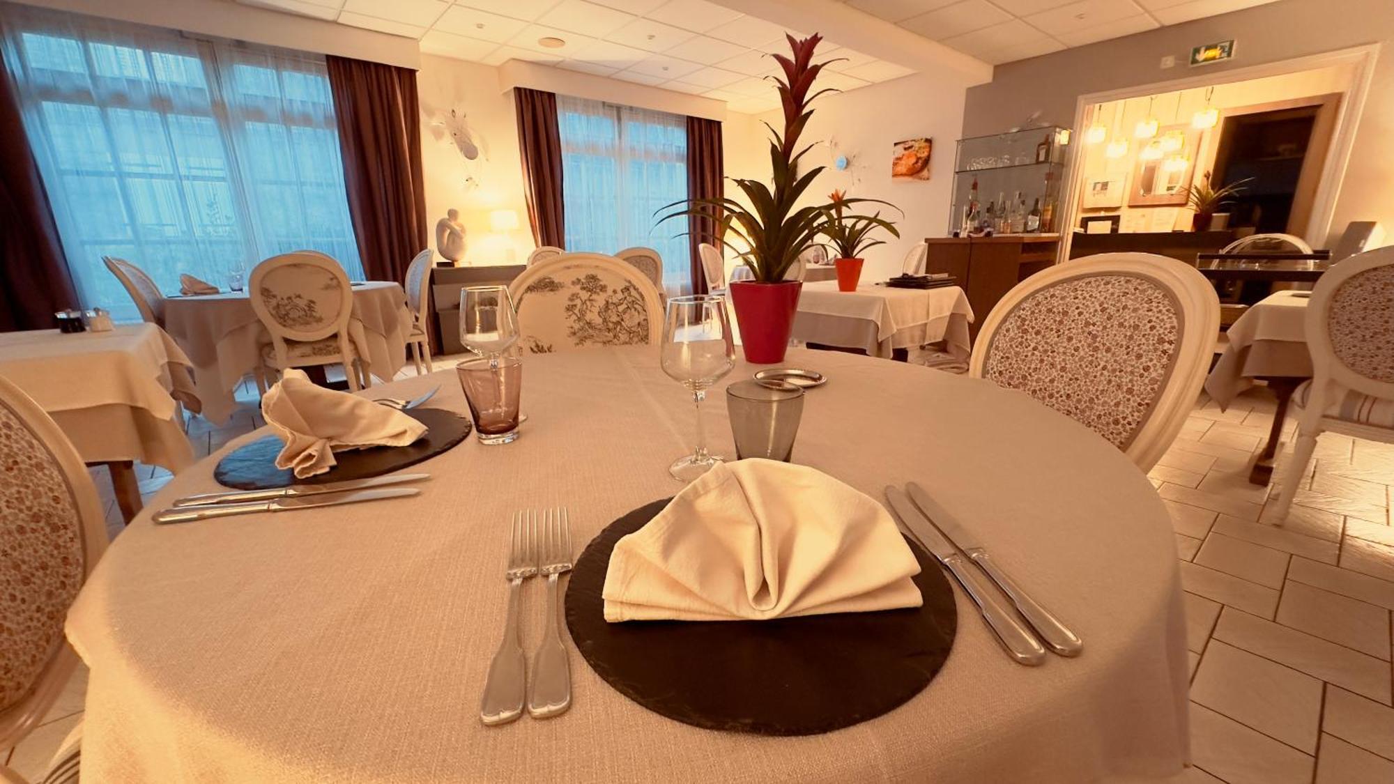 Logis Hotel Restaurant Des Voyageurs Tarnac Экстерьер фото