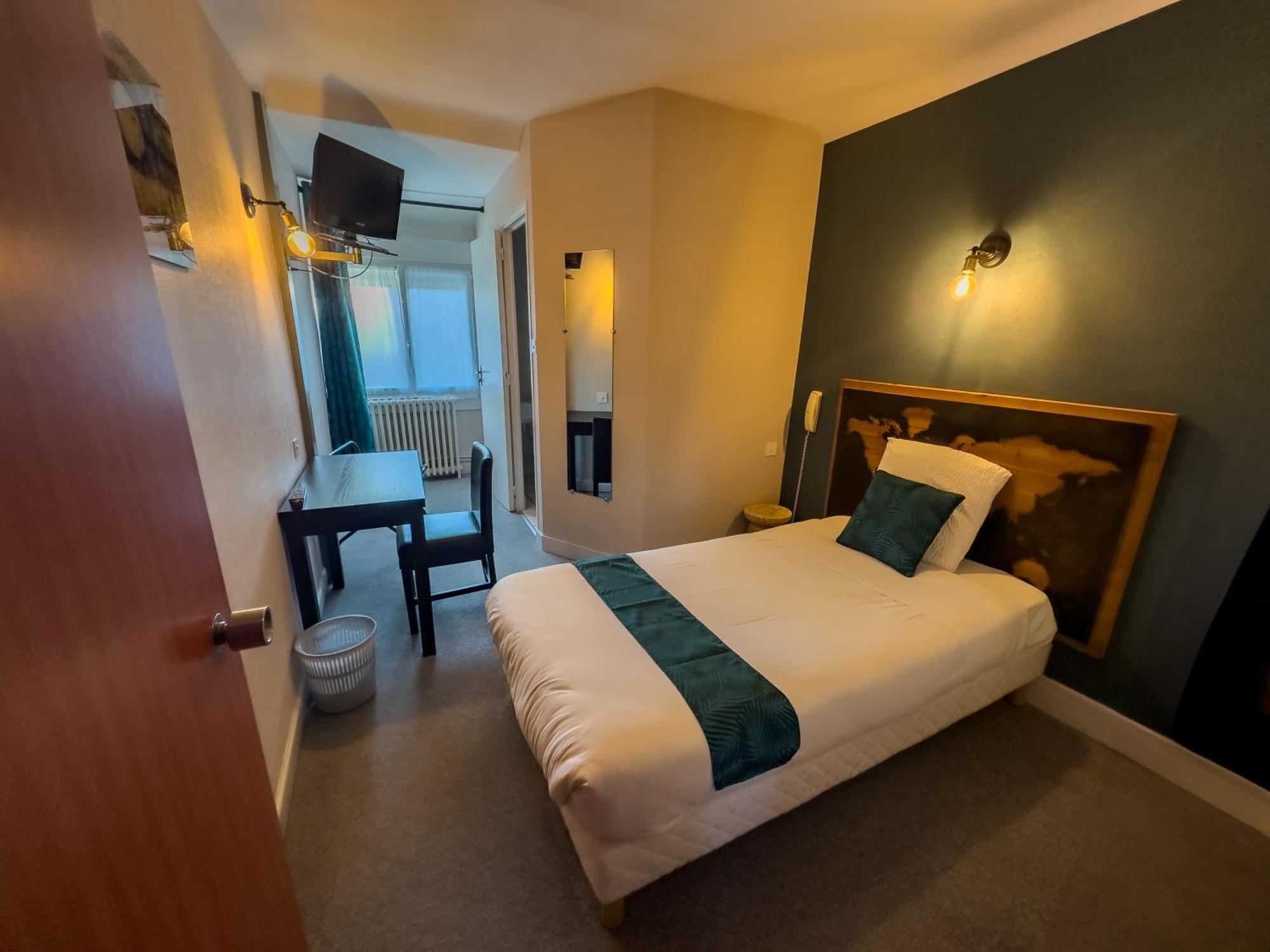 Logis Hotel Restaurant Des Voyageurs Tarnac Экстерьер фото